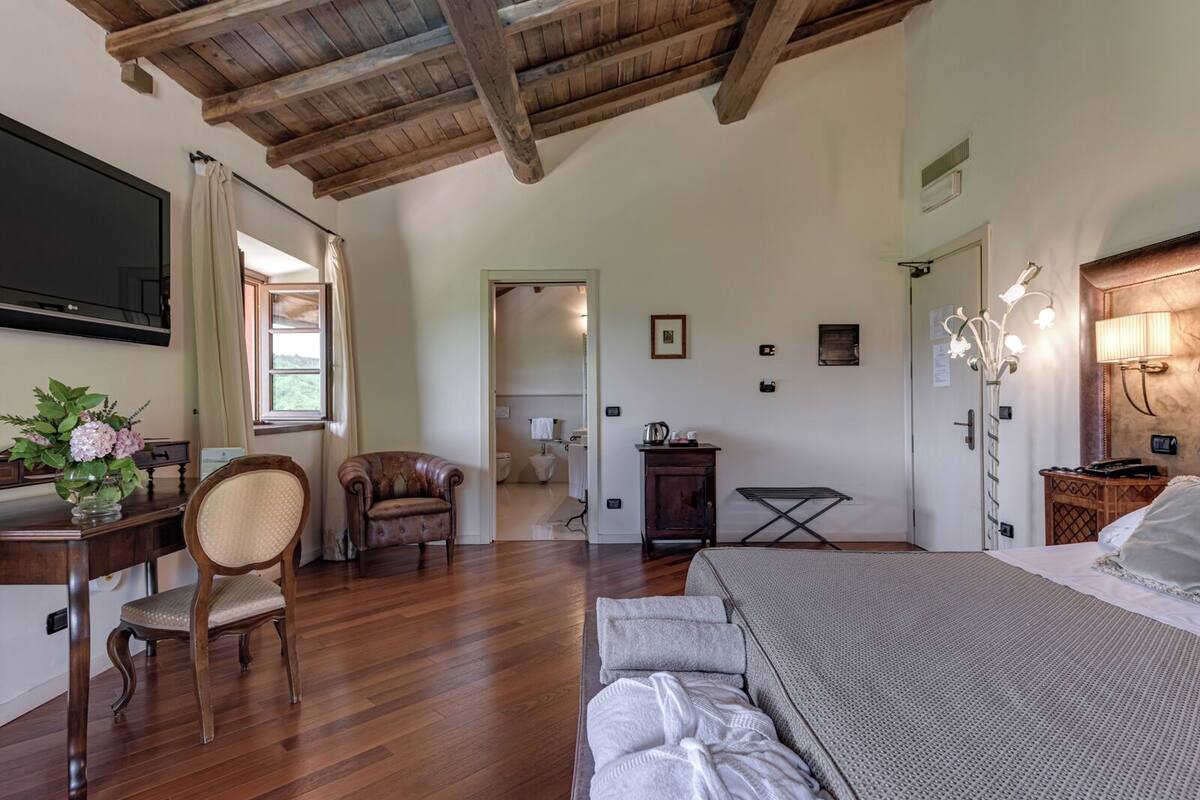 Junior Suite (SPA Access Included) | Premium bedding, minibar, in-room safe, desk