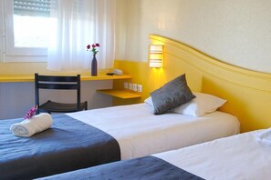 办公桌、免费 WiFi