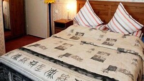 Pillowtop beds, iron/ironing board (on request), WiFi (free) - Guest House LT (Kaunas)