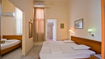 Quadruple Room | In-room safe, desk, free WiFi