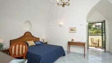 Senger med Select Comfort-madrass, minibar, skrivebord og lydisolert