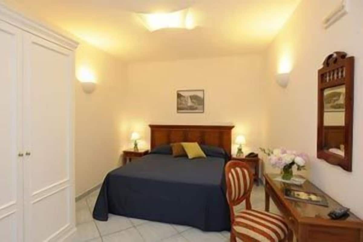 Select Comfort beds, minibar, desk, soundproofing