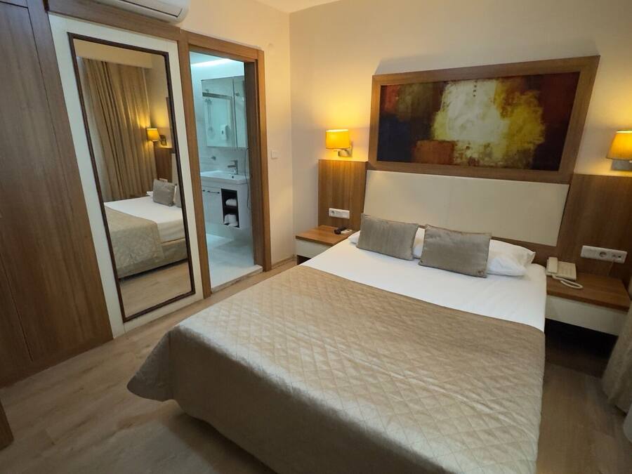 Minibar, coffre-fort, système d’insonorisation, accès au Wi-Fi (inclus)