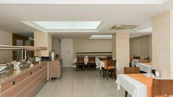 Tägliches inbegriffenes Frühstücksbuffet