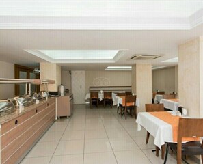 Free daily buffet breakfast  - Hotel Baylan Izmir (Izmir)