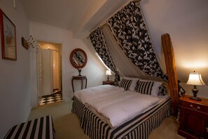 1 habitación, ropa de cama de alta calidad y escritorio 