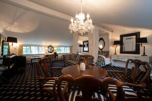 Junior Double Room (Brudeværelse) | 1 bedroom, premium bedding, desk, blackout curtains - Sauntehus Slotshotel (Hornbaek)