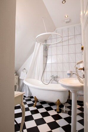 Junior Double Room (Brudeværelse) | Bathroom