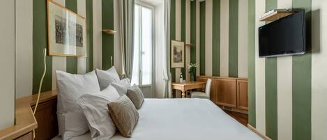 1 bedroom, premium bedding, minibar, in-room safe