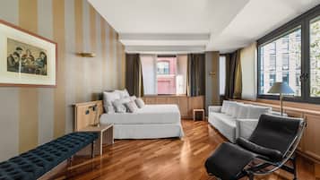 XL Studio Kitchenette, Bathtub, Sofa Bed | 1 bedroom, premium bedding, minibar, in-room safe
