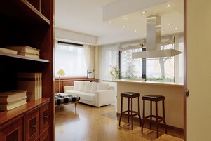 Comfort Στούντιο | Περιοχή καθιστικού | Τηλεόραση Smart 32 ιντσών με δορυφορικά κανάλια