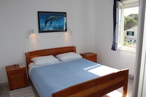 Comfort appartement, niet-roken, aan zee | 1 slaapkamer, Italiaanse Frette-lakens, luxe beddengoed