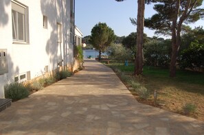 Property entrance - Gorgonia Apartments (Sali)