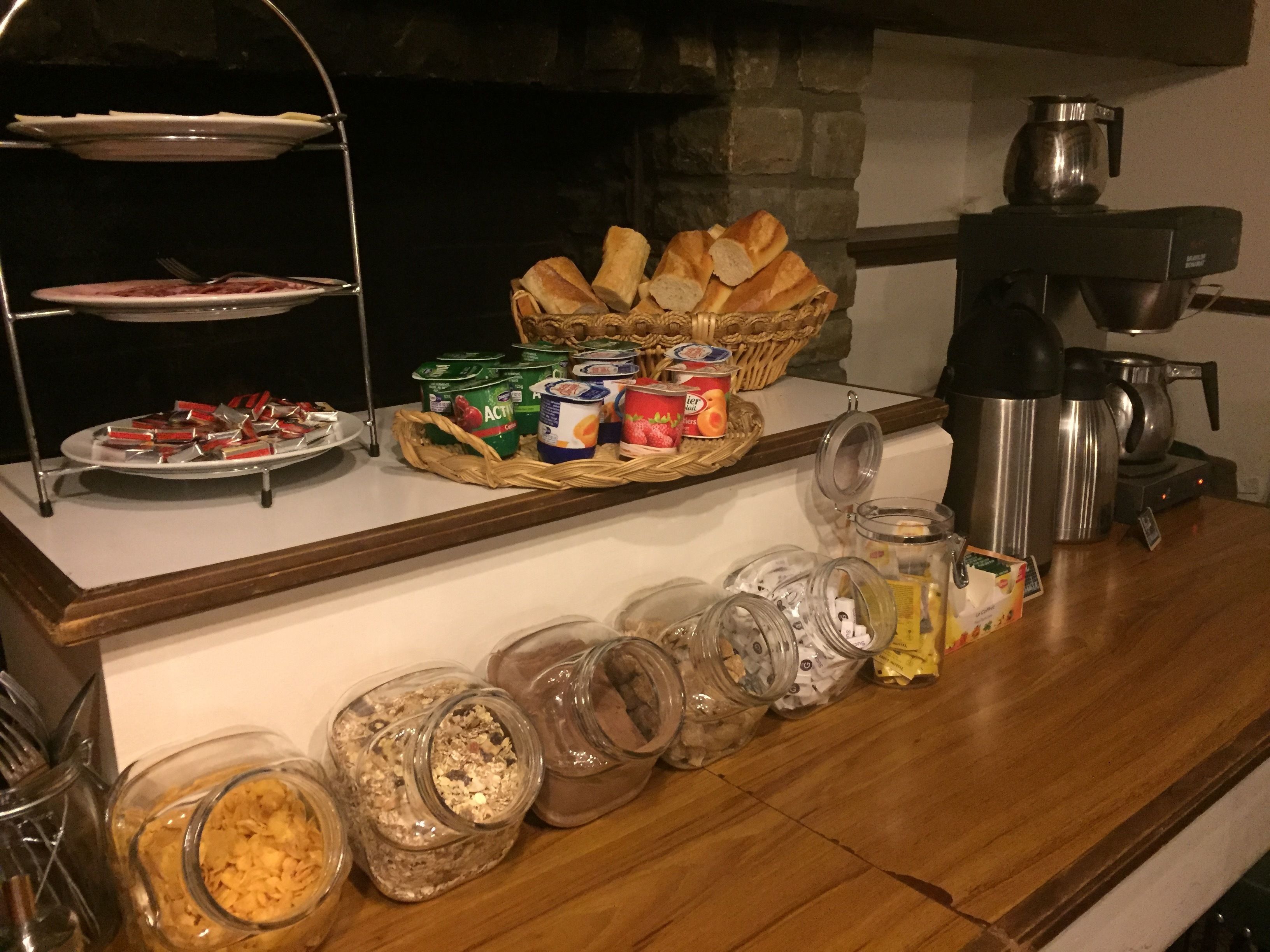 Daily continental breakfast (EUR 9.50 per person)