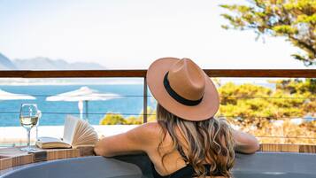 Wood- Fired Hot Tub Romantic Room 7 | Terrace/patio