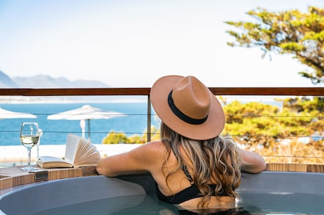 Wood- Fired Hot Tub Romantic Room 7 | Terrace/patio