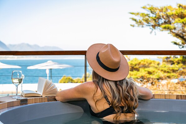 Wood- Fired Hot Tub Romantic Room 7 | Terrace/patio