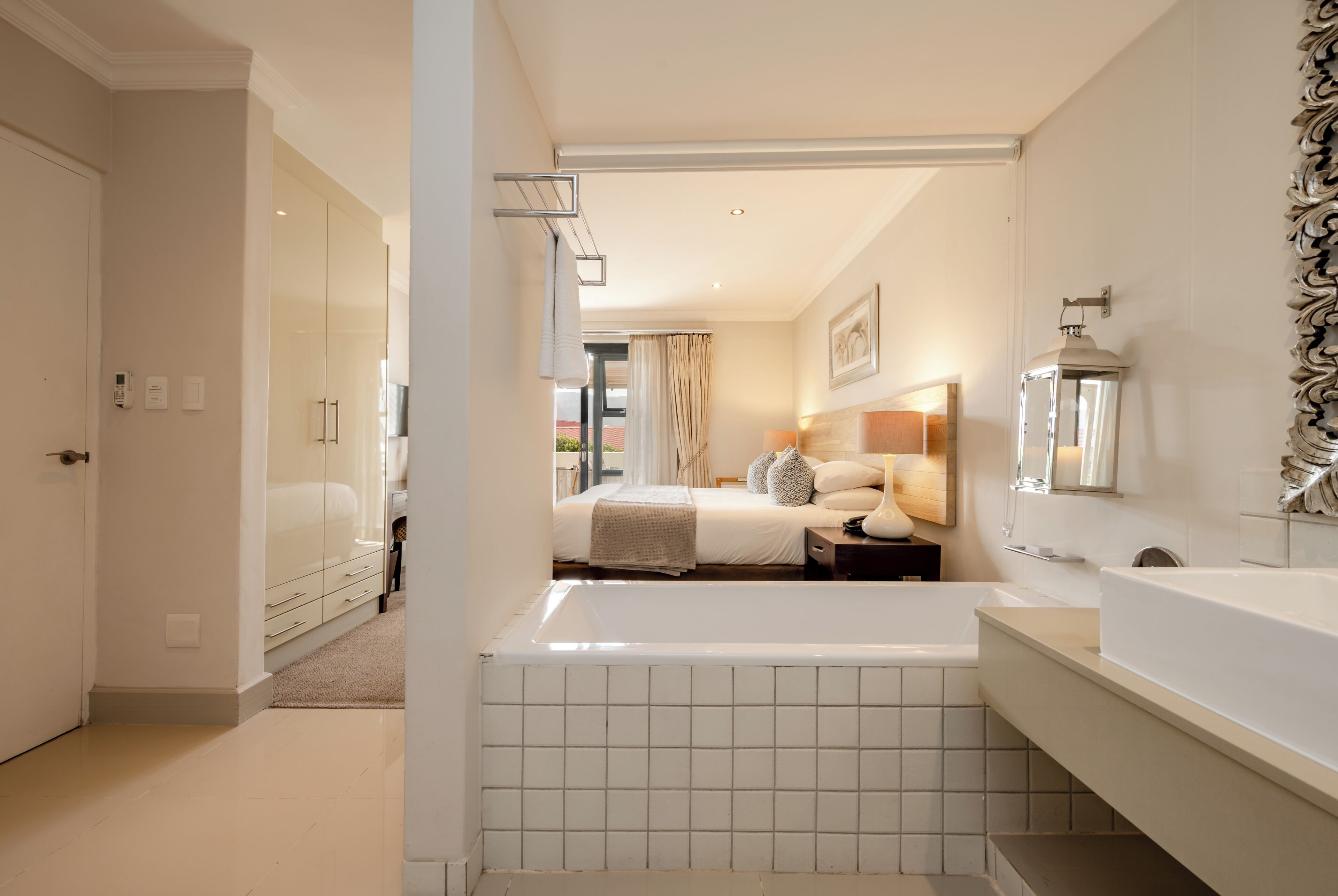 Premium bedding, in-room safe, free WiFi, bed sheets