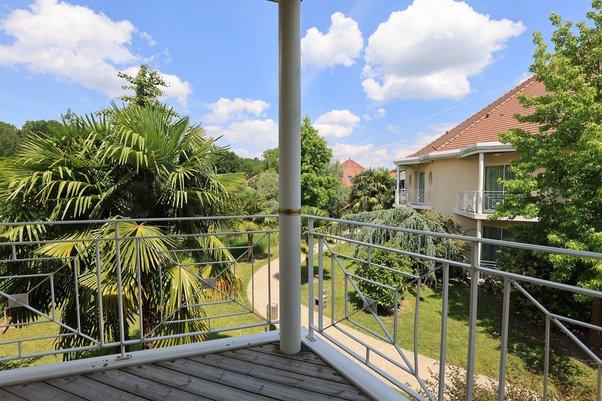 高级三人房 | 露台