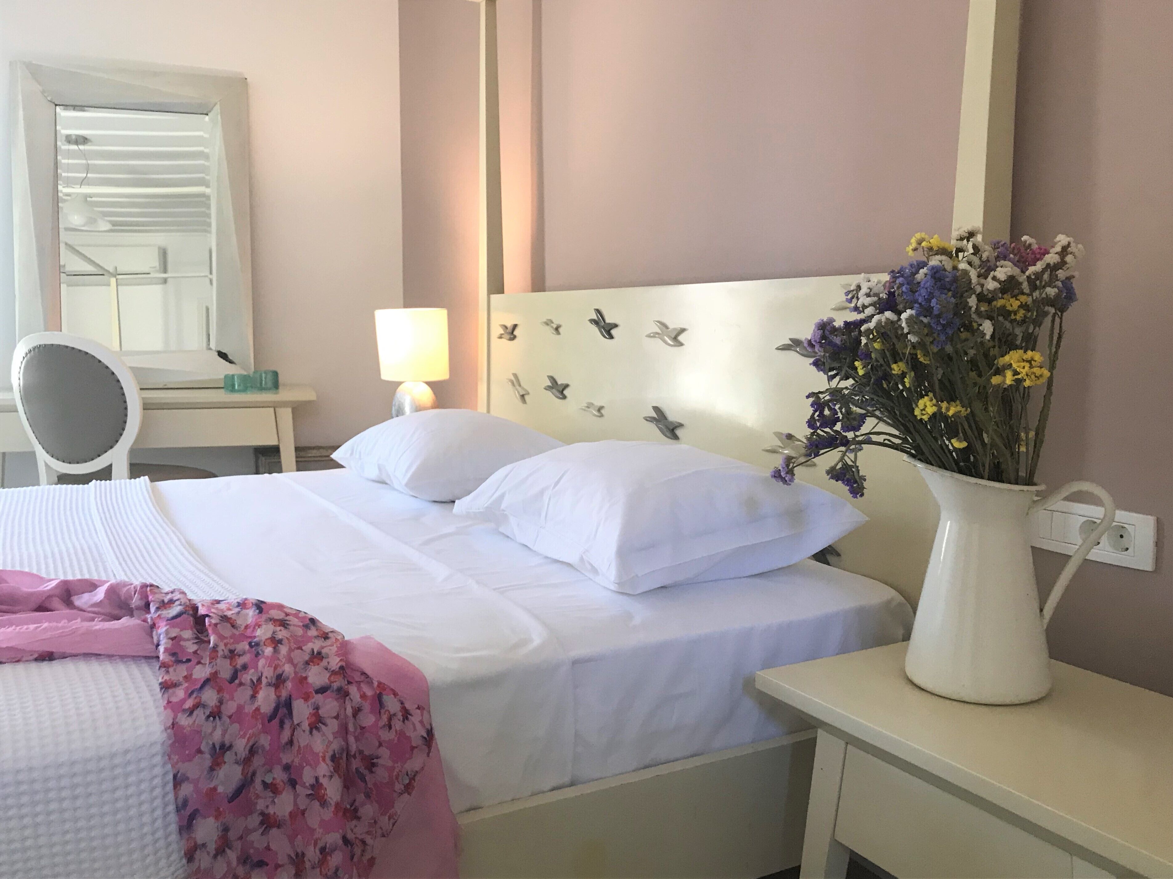 standard studio | in-room safe, individually decorated, individually furnished