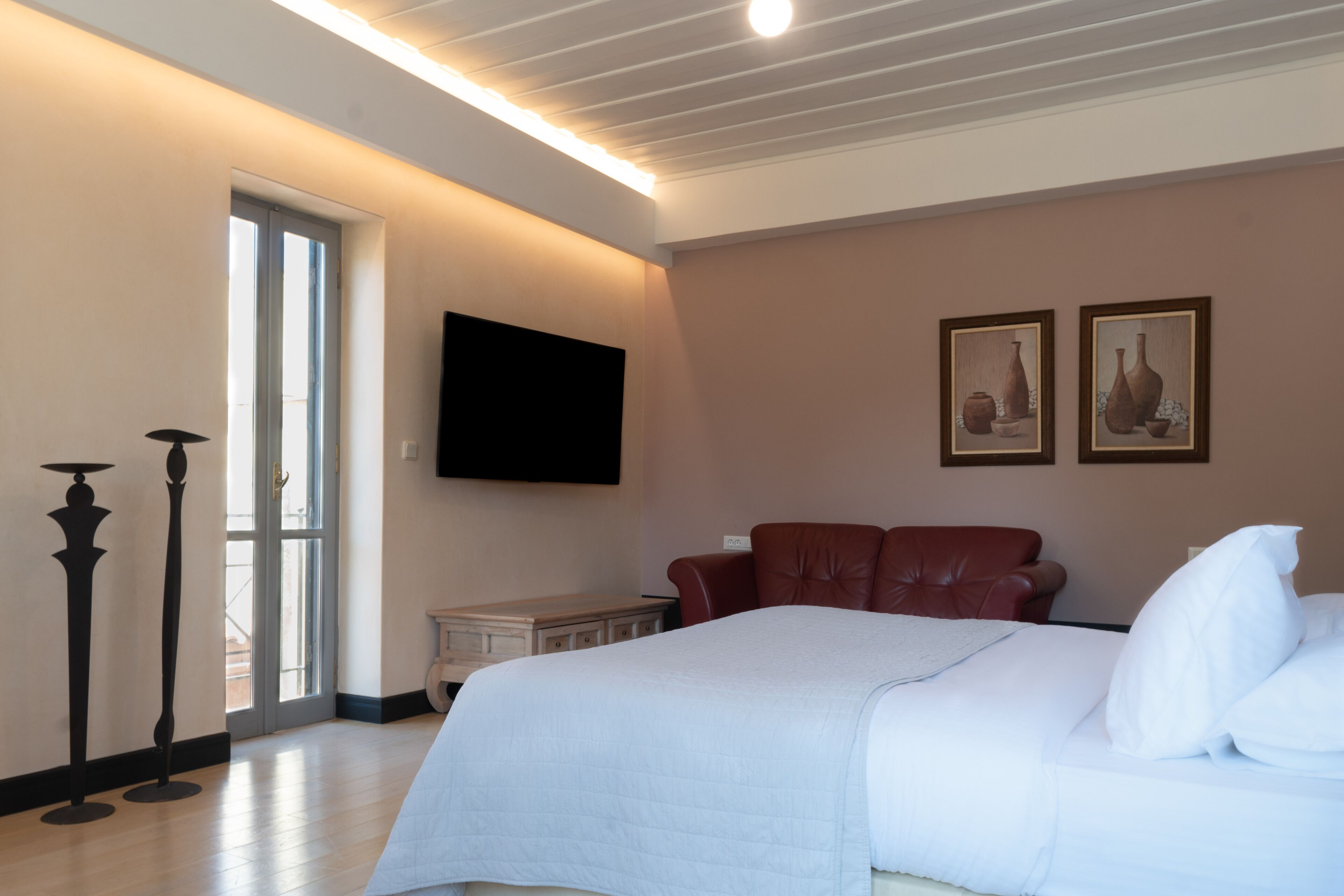 superior room, balcony | in-room safe, individually decorated, individually furnished