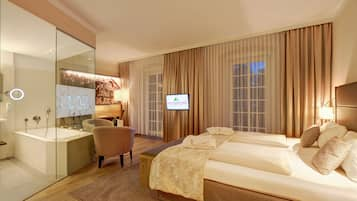 Deluxe Room | Premium bedding, minibar, in-room safe, desk