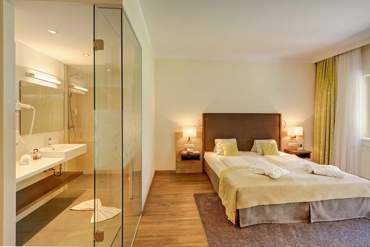 Superior tweepersoonskamer | 1 slaapkamer, luxe beddengoed, een minibar, een kluis op de kamer