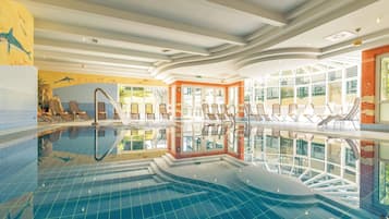 Indoor pool, sun loungers