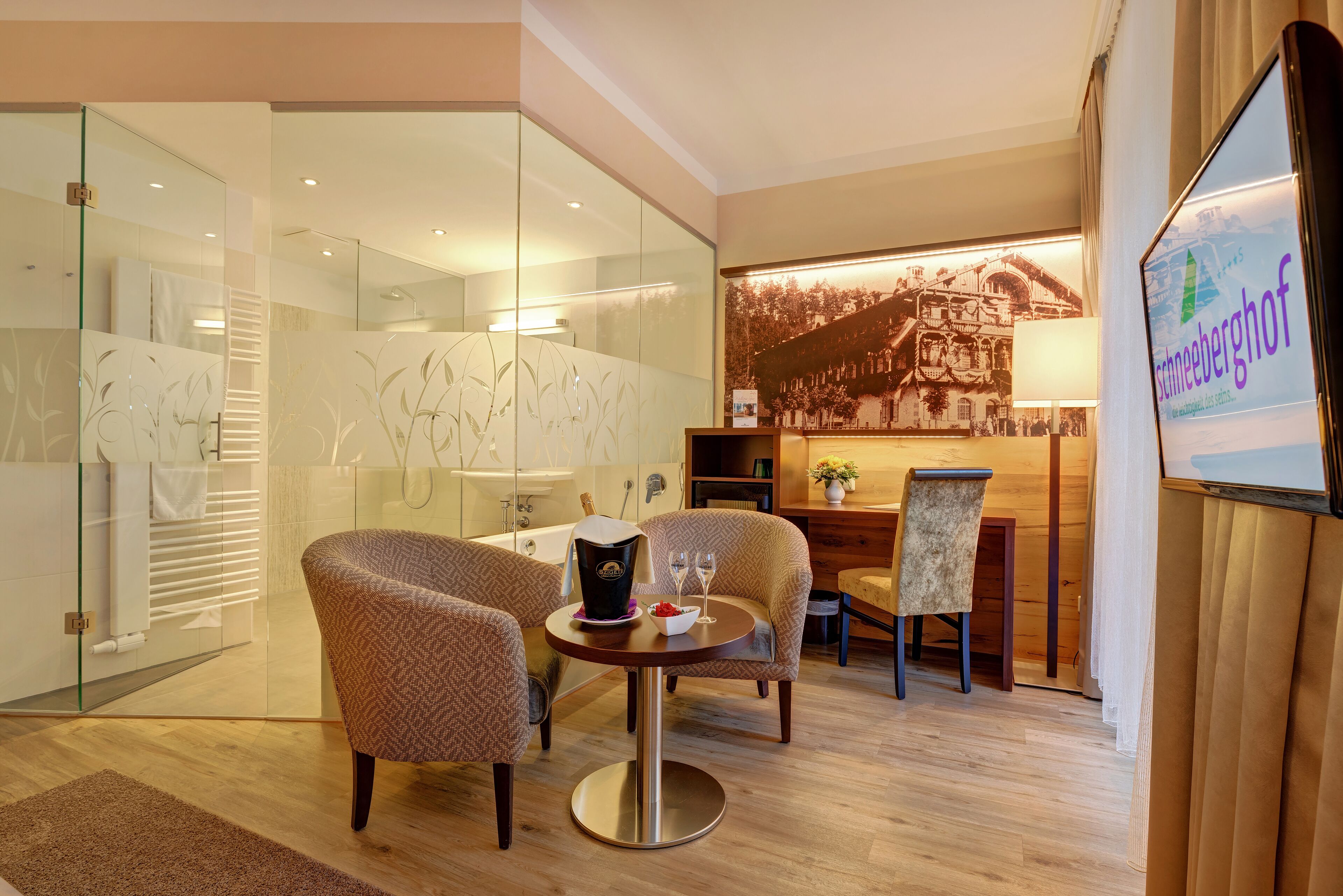 deluxe room | 1 bedroom, premium bedding, minibar, in-room safe