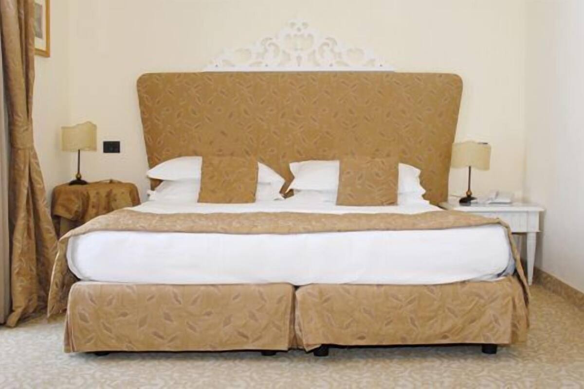 classic double or twin room, courtyard view | 1 bedroom, minibar, in-room safe, desk