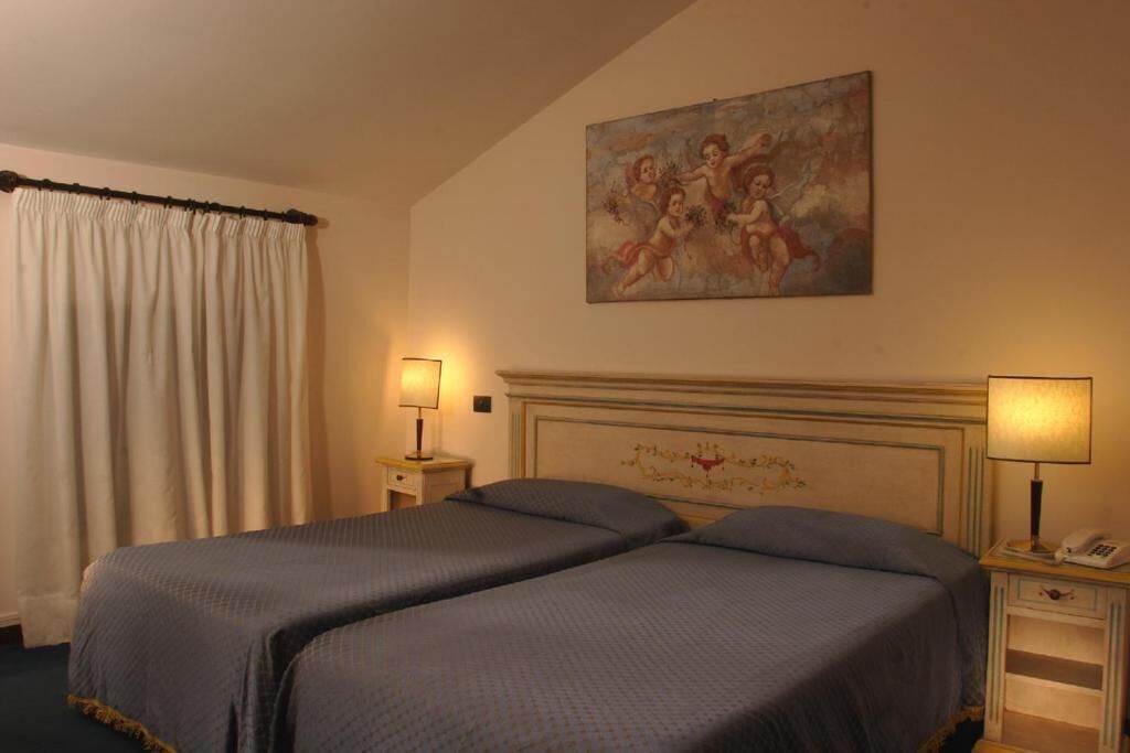 minibar, in-room safe, desk, free wifi