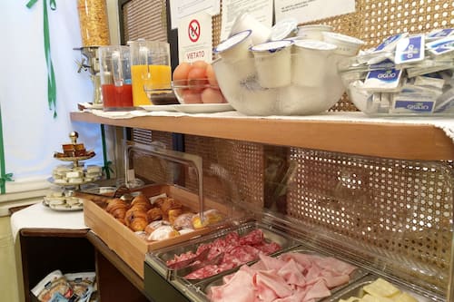 Tägliches Frühstücksbuffet gegen Gebühr