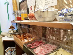 Desayuno continental (EUR 14 por persona)