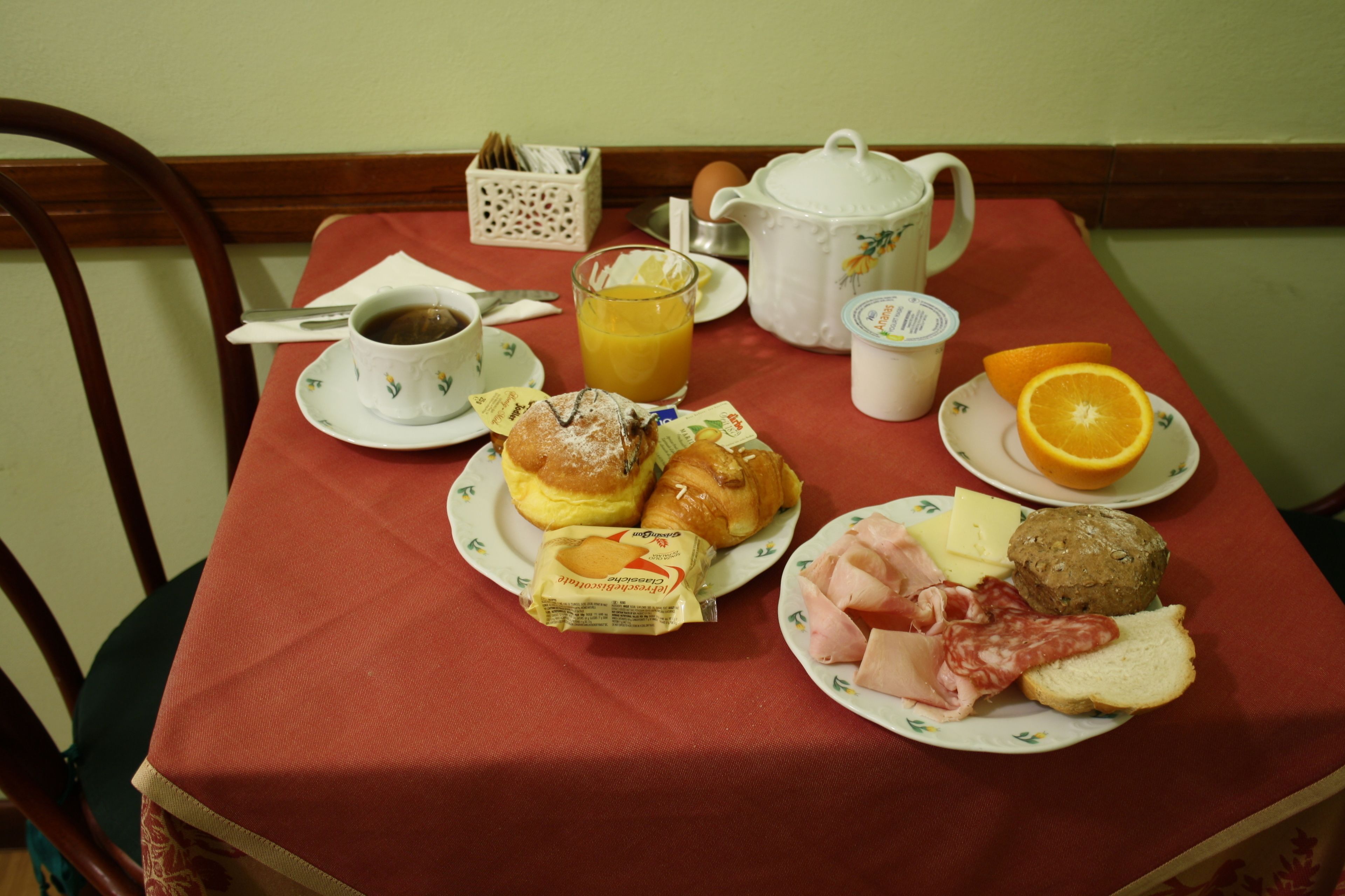 daily continental breakfast (eur 14 per person)
