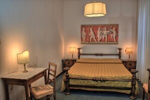 Minibar, in-room safe, desk, free WiFi