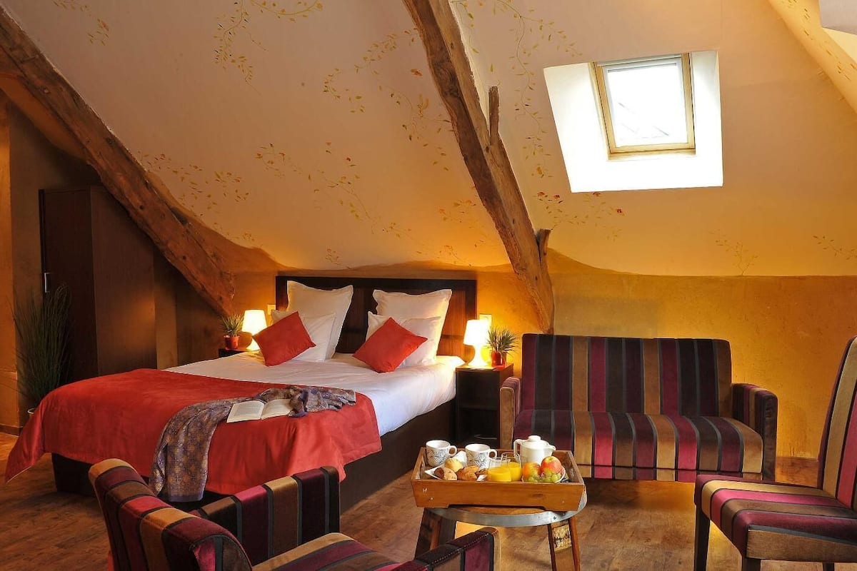 triple room | hypo-allergenic bedding, in-room safe, desk, blackout curtains