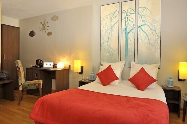 Double Room | Hypo-allergenic bedding, in-room safe, desk, blackout drapes - Hôtel O2B Aux berges de Brocéliande (Beignon)