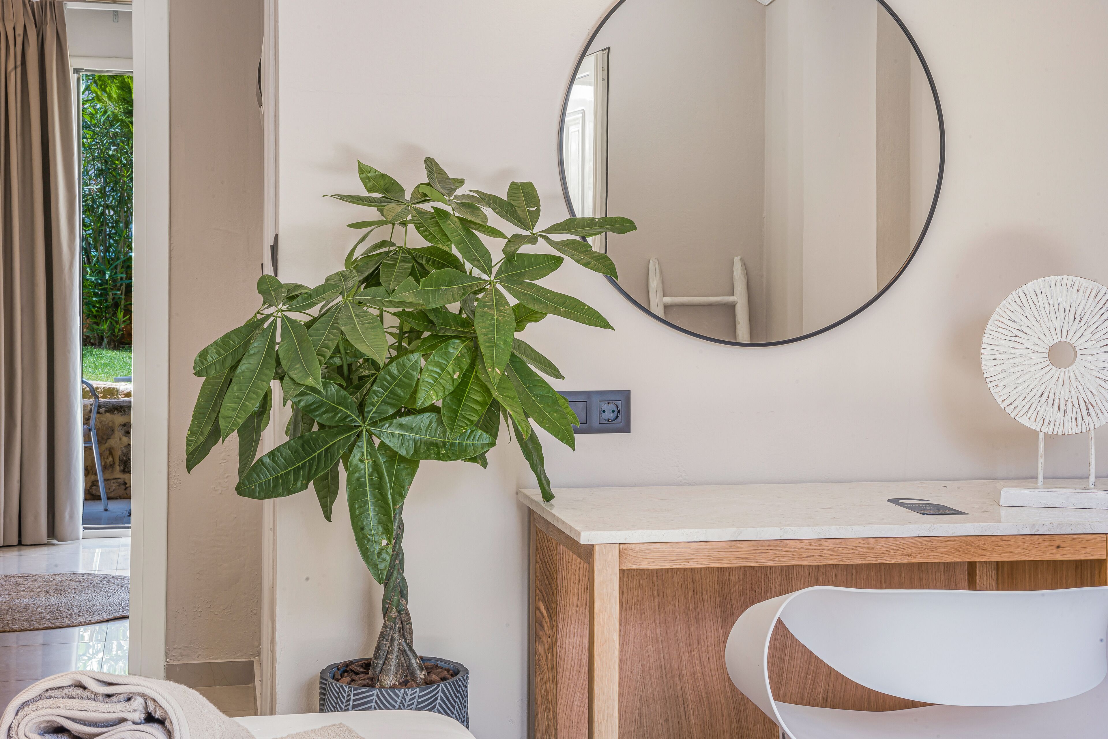 premium bedding, in-room safe, individually decorated, desk