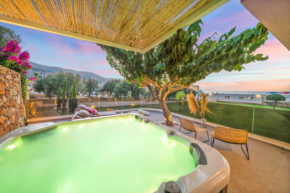 Superior Suite with outdoor Hydrojet and Sea View | Utsikt fra rommet