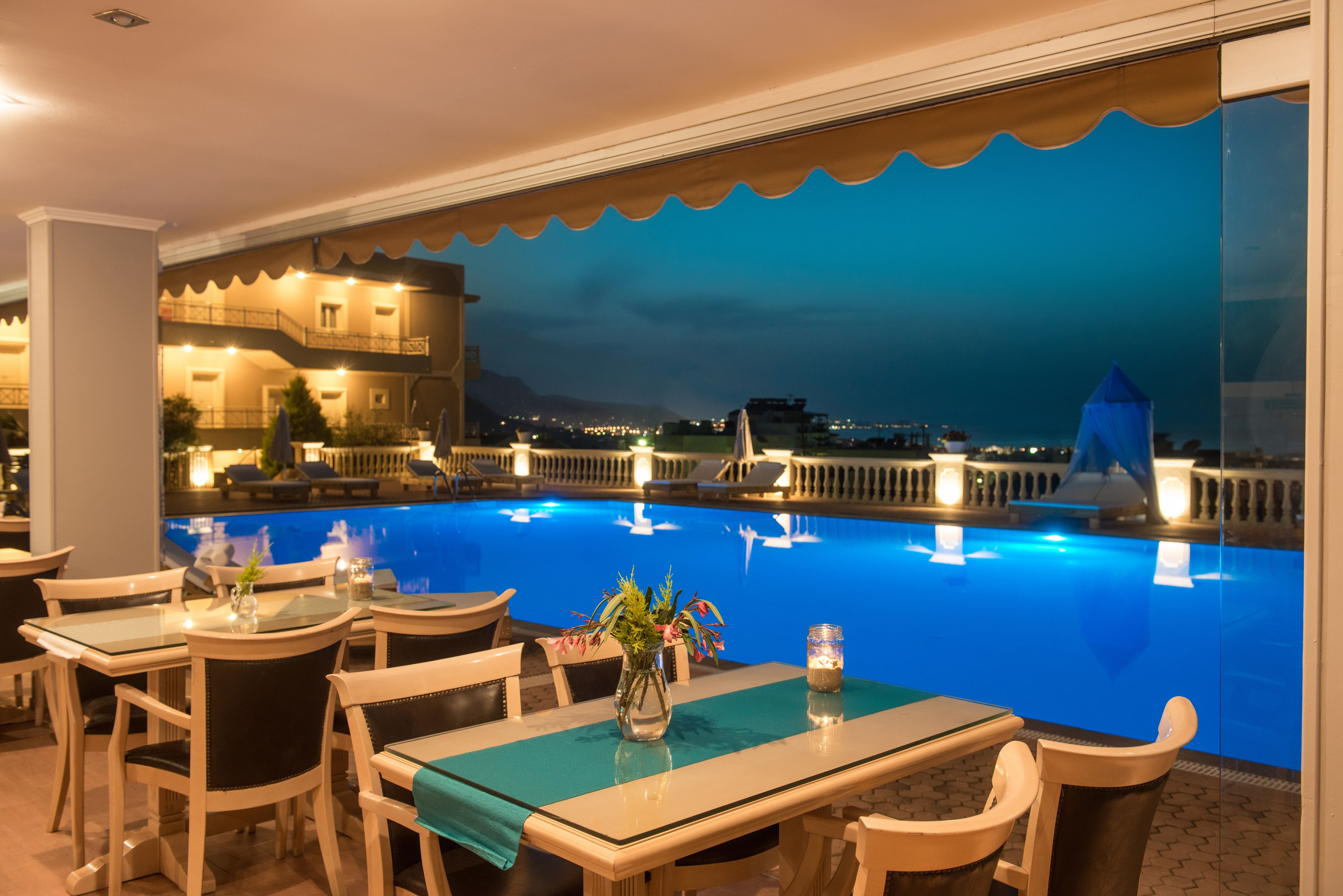 breakfast, lunch and dinner served