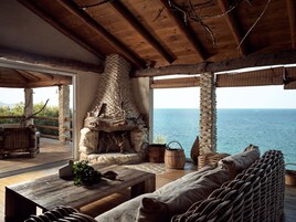 Grand One Bedroom Penthouse with Sea View | Zimmersafe, kostenloses WLAN, Bettwäsche