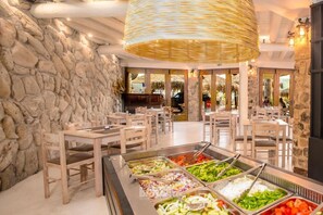 Free daily full breakfast  - Gloria Maris Hotel Suites & Villas (Zakynthos)
