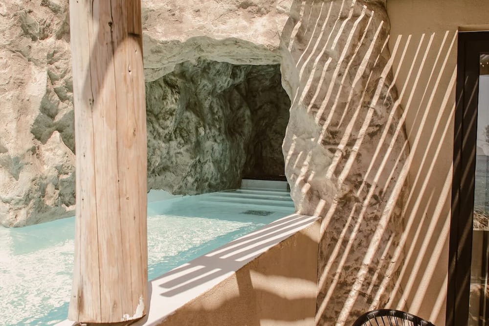 Gloria Maris Hotel Suites & Villas