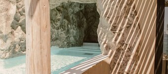 Gloria Maris Hotel Suites & Villas