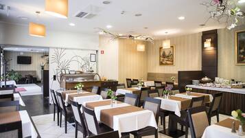 Tägliches inbegriffenes Frühstücksbuffet