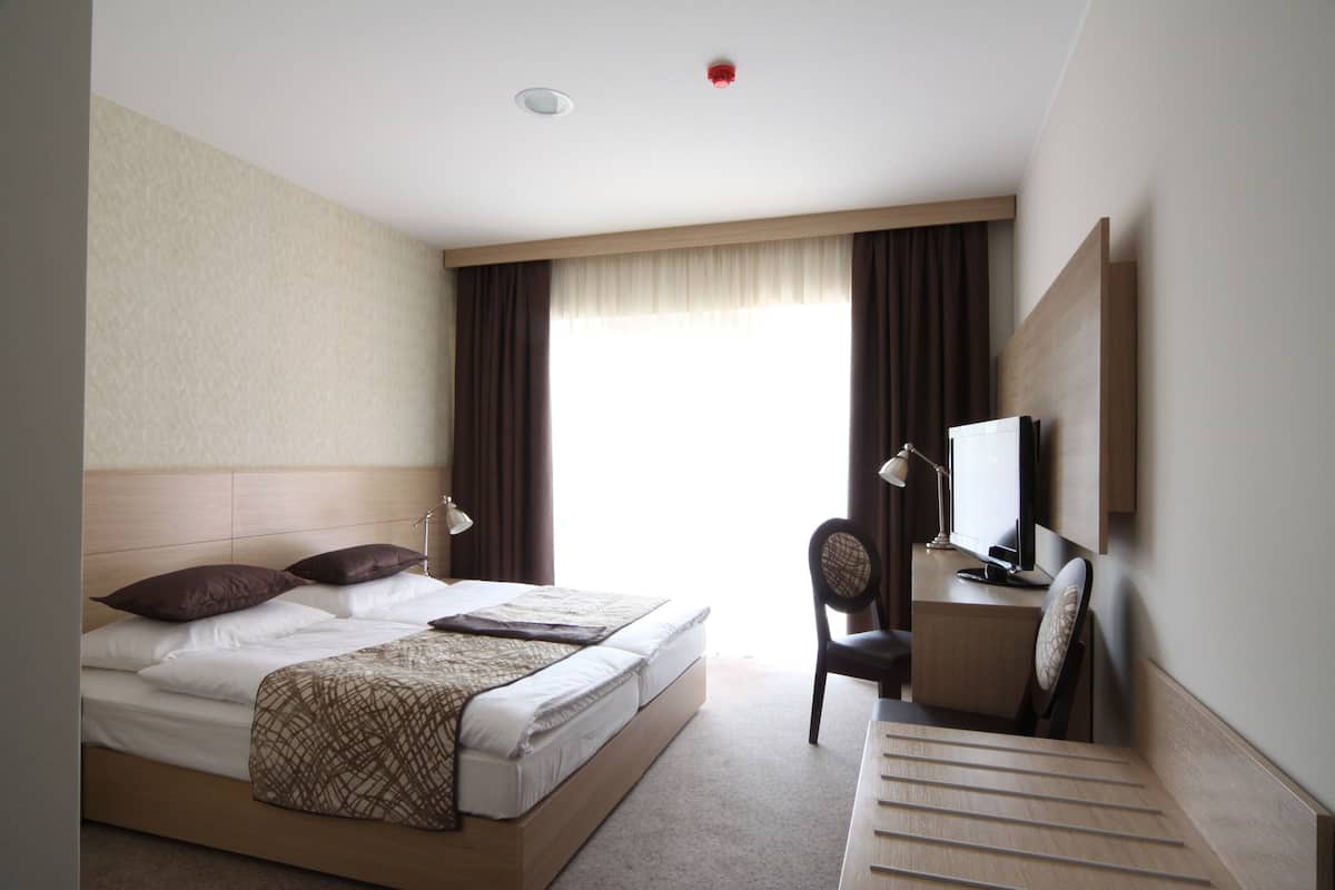 minibar, in-room safe, desk, blackout curtains