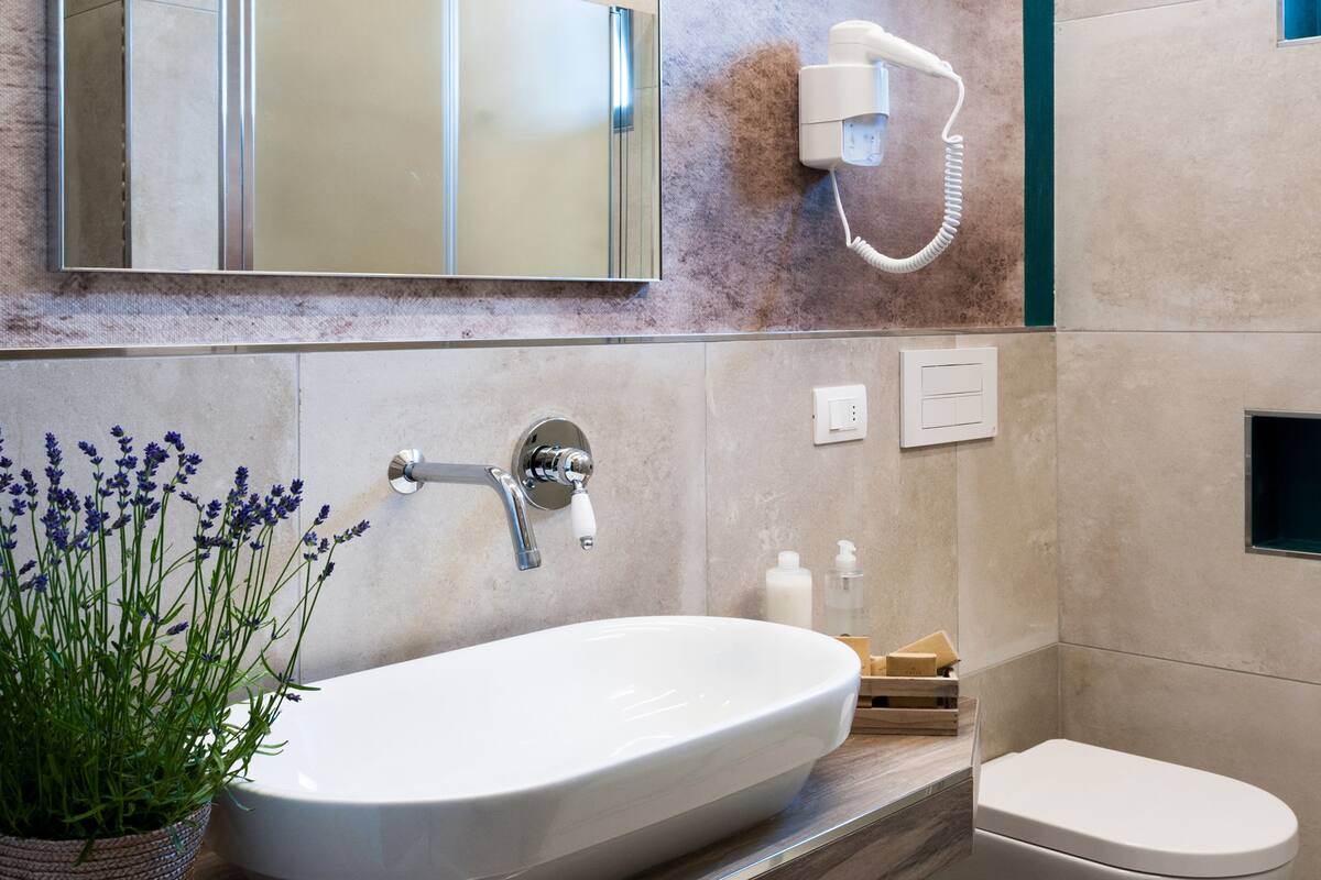 double room | bathroom | shower, free toiletries, hair dryer, bidet