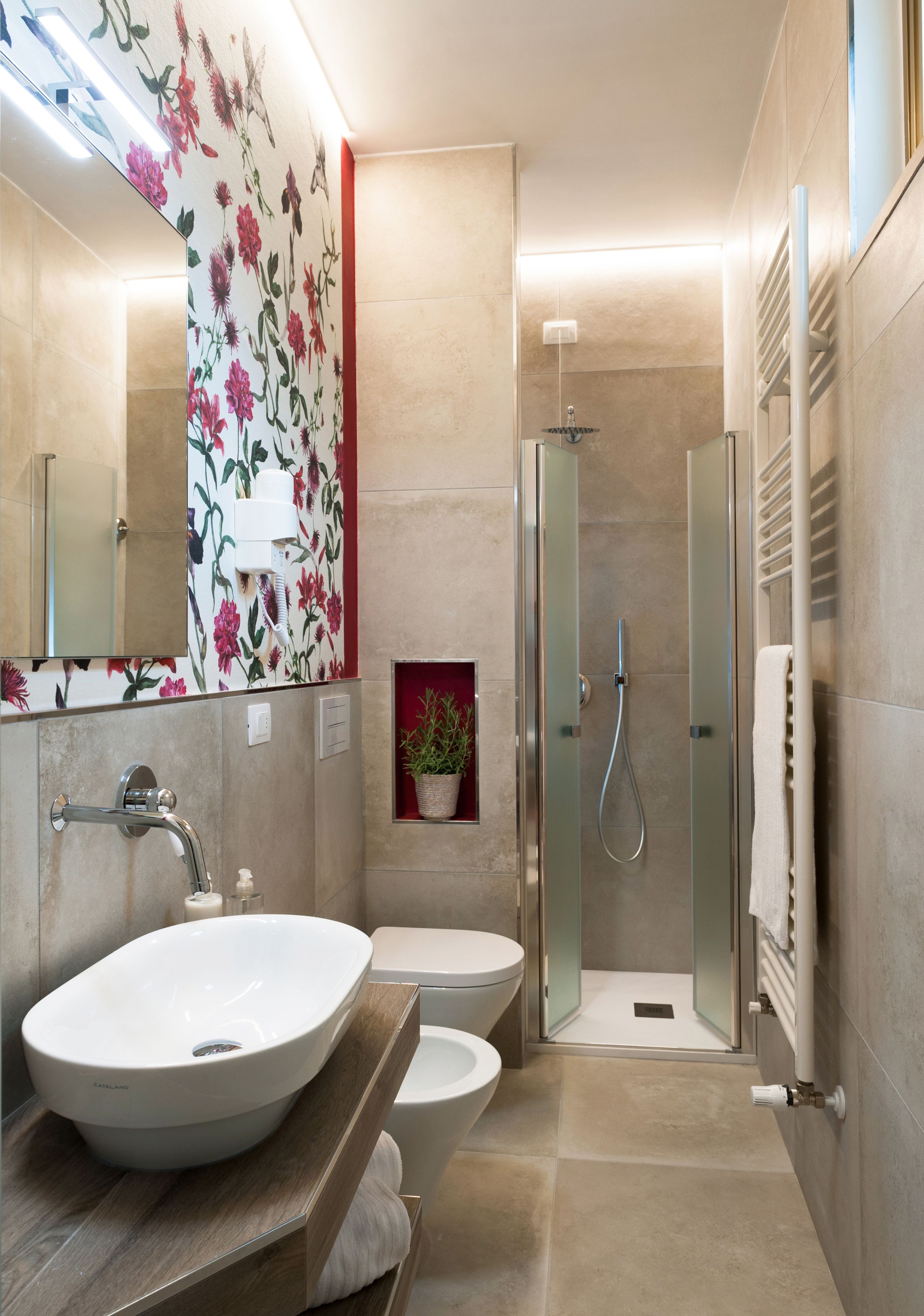 double room | minibar, in-room safe, desk, iron/ironing board