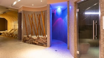 Couples treatment rooms, sauna, hot tub, steam room, Turkish bath