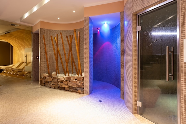 Sale per trattamenti di coppia, sauna, vasca idromassaggio, bagno turco